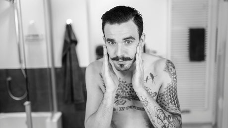 After Shave kann, muss aber nicht unbedingt Rasierwasser sein.