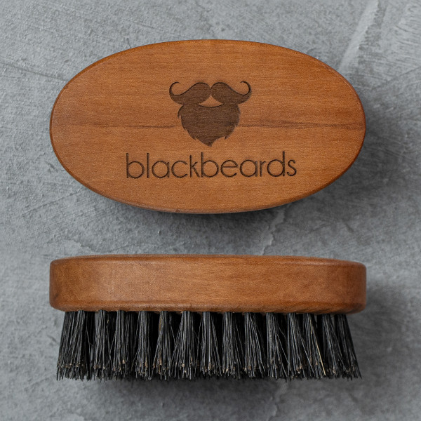 blackbeards Bartbürste aus Birnbaumholz ❤️ Bartbürsten jetzt kaufen bei blackbeards, deinem Onlineshop für Bartpflege 1