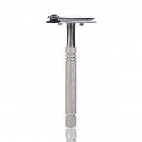 Timor Rasierhobel Gentle Shaver mit langem Griff Frontalansicht stehend